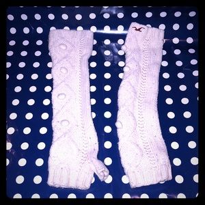 Hollister Cream Color Arm Gloves